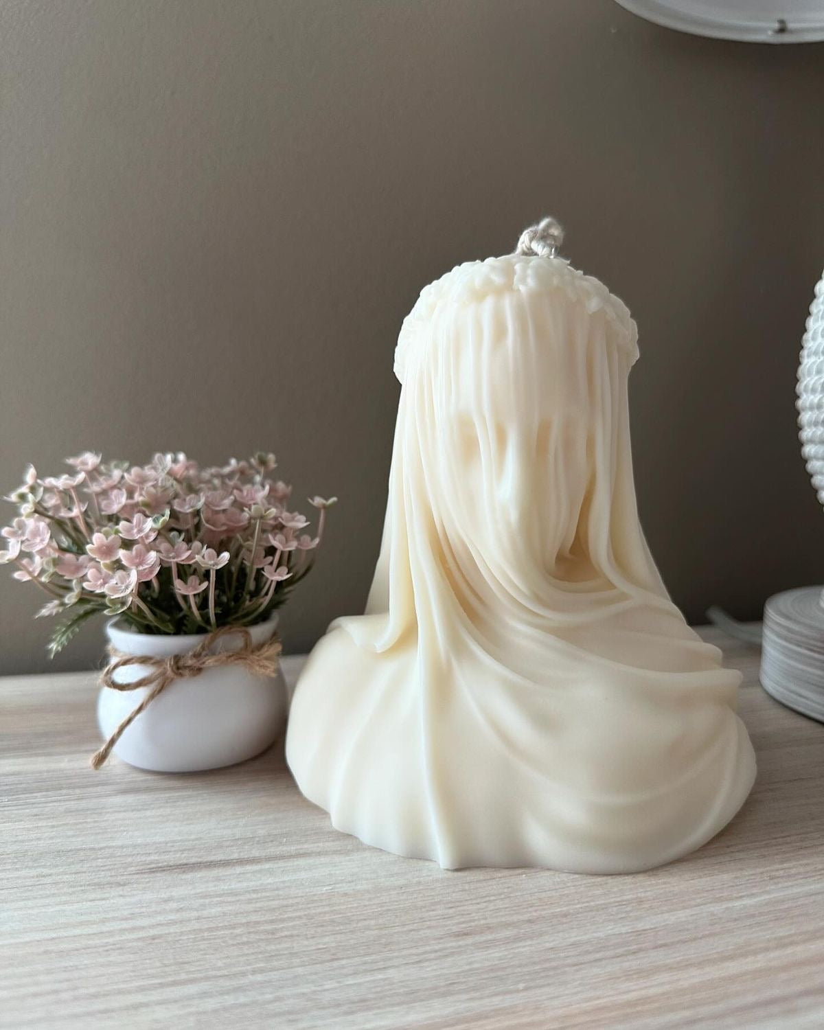 Sculptural Veiled Woman Mould Candle – GC3